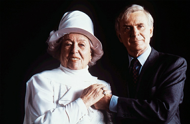 Die berühmte Chefin Frau Loriot (im Bild links) mit ihrem getreuen Sohn Ödipussi.