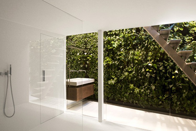 Gerade in Bad- und Wellnessbereichen entfalten Grüne Wände ihre beeindruckende und wohltuende Wirkung.