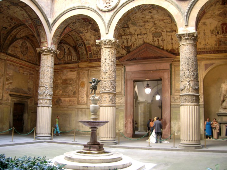 Im Palazzo della Signoria begegnen uns Panorama Malereien von österreichischen Städten wie Hall in Tirol, Graz, Wr. Neustadt, und weitere. Florenz gehörte damals zu Österreich.