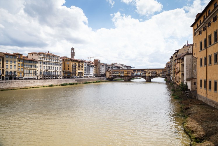 Die Ponte Vecchio über den Arno. Arno freut sich natürlich, dass ein Fluß nach ihm benannt ist ;-)