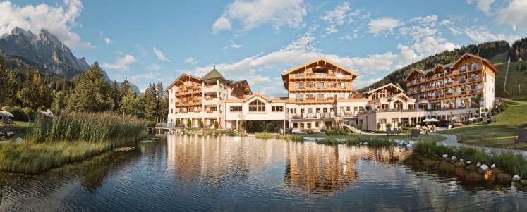 Im Naturhotel Forsthofgut am Fuße der Leoganger Steinberge werden Nachhaltigkeit und Naturverbundenheit im Alltag gelebt.