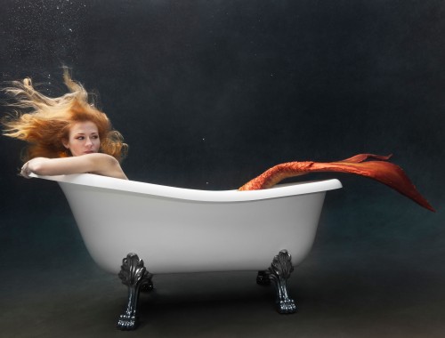 CNK0HR Mermaid laying underwater in her Victoria + Albert claw foot bathtub